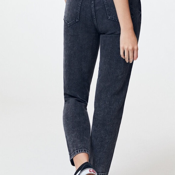 levis black mom jeans